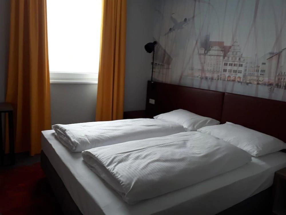 7 เดย์ พรีเมียม โฮเทล ไลพ์ซิชแอร์พอร์ต Hotel ชคอยดิทซ์ ภายนอก รูปภาพ