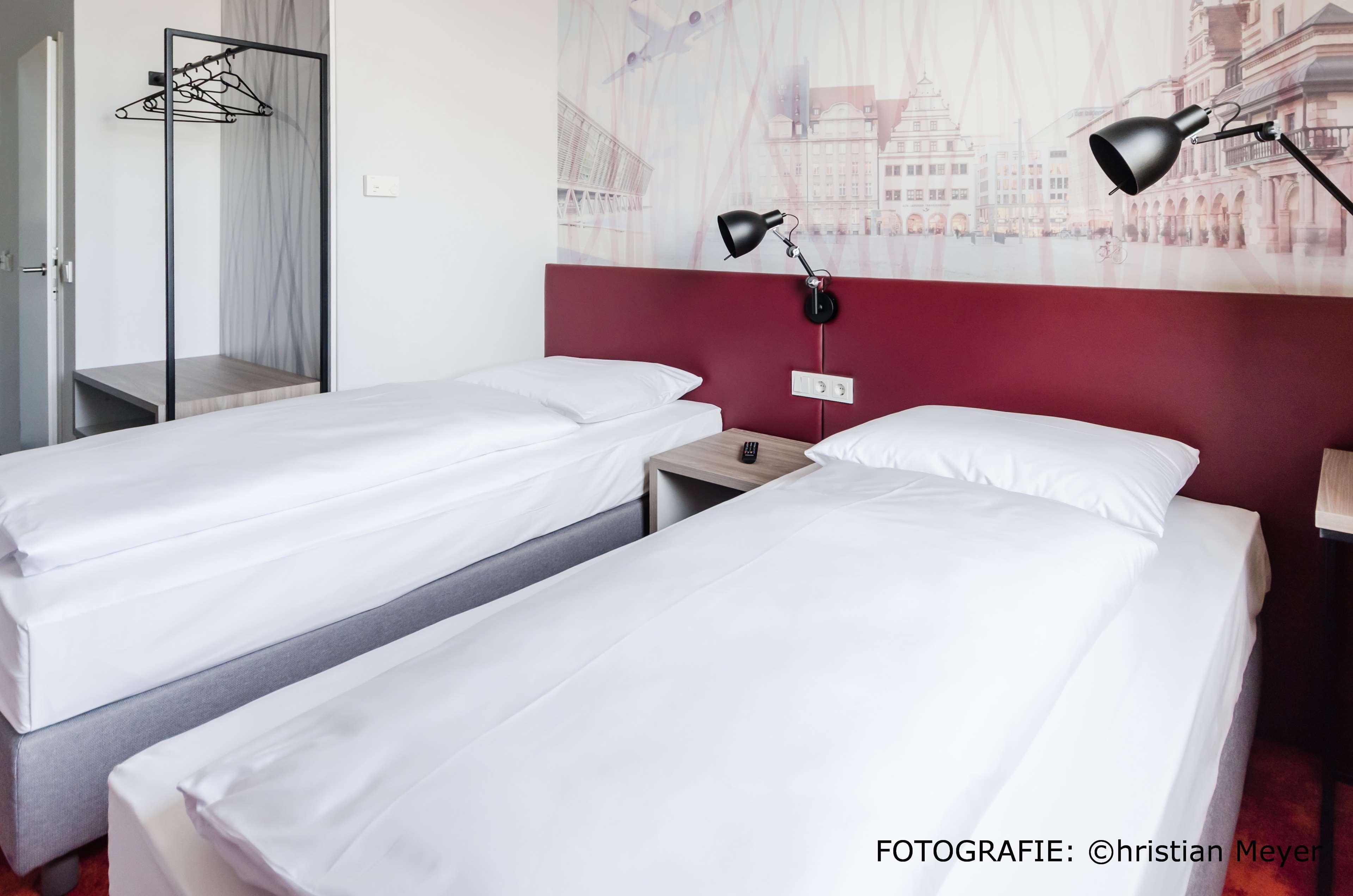 7 เดย์ พรีเมียม โฮเทล ไลพ์ซิชแอร์พอร์ต Hotel ชคอยดิทซ์ ภายนอก รูปภาพ
