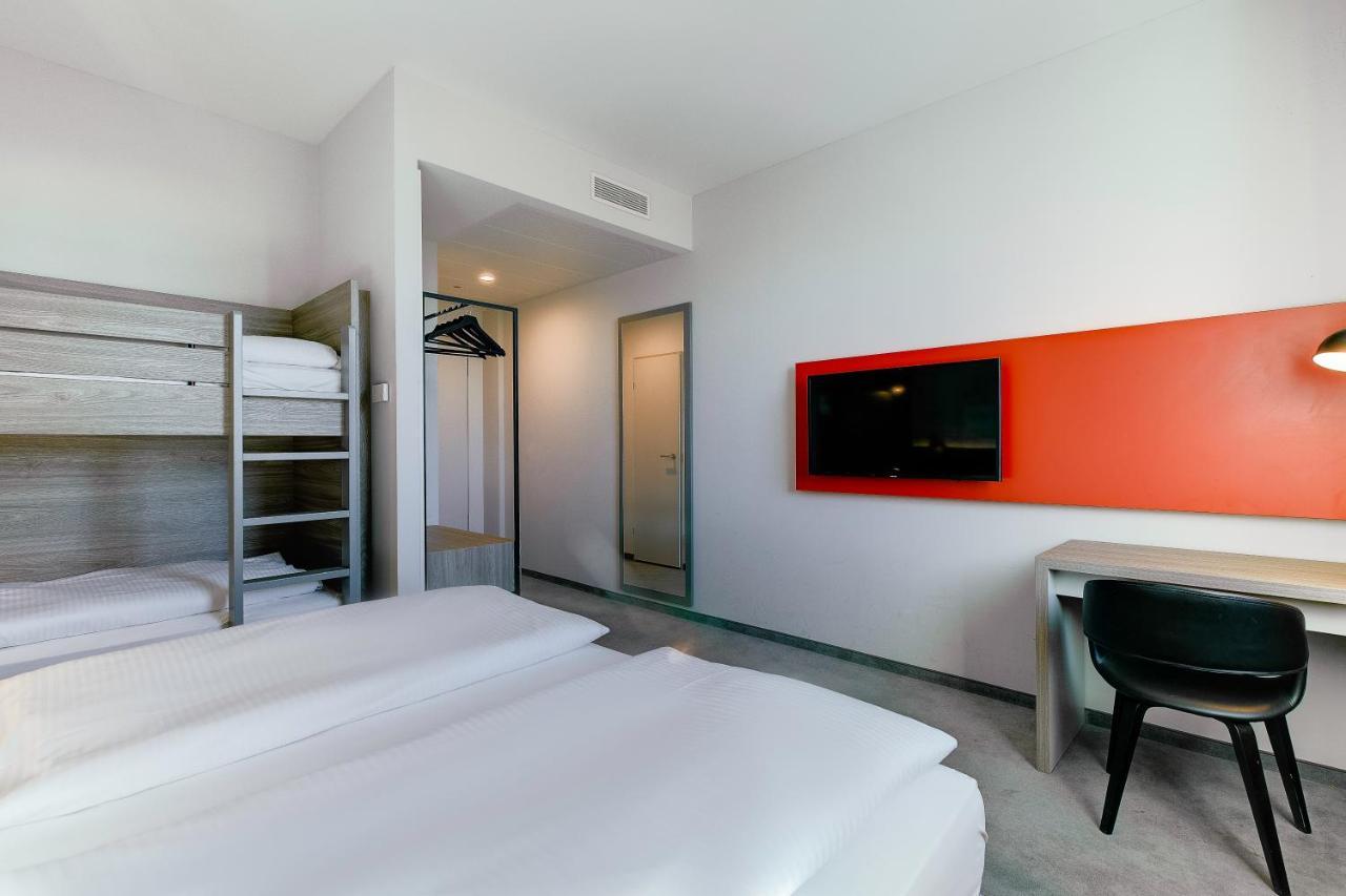 7 เดย์ พรีเมียม โฮเทล ไลพ์ซิชแอร์พอร์ต Hotel ชคอยดิทซ์ ภายนอก รูปภาพ