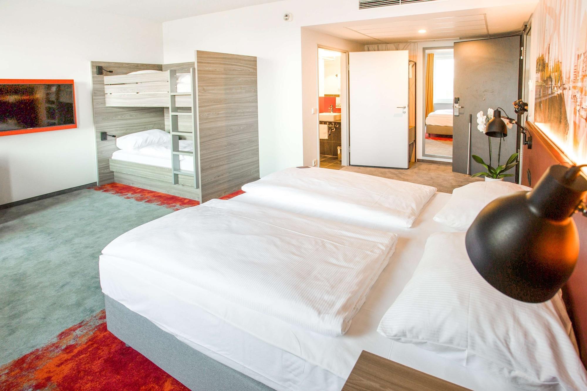7 เดย์ พรีเมียม โฮเทล ไลพ์ซิชแอร์พอร์ต Hotel ชคอยดิทซ์ ภายนอก รูปภาพ