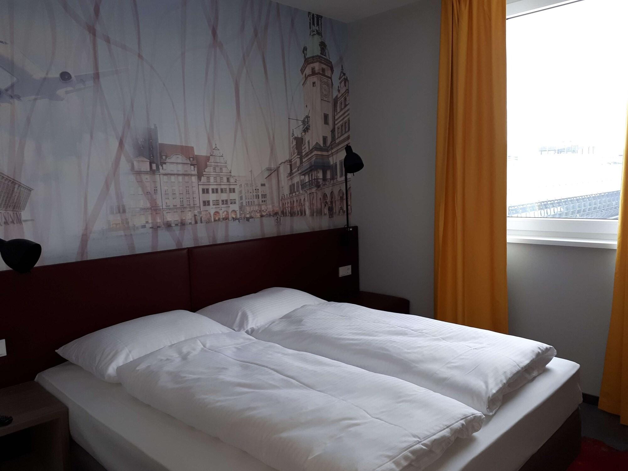 7 เดย์ พรีเมียม โฮเทล ไลพ์ซิชแอร์พอร์ต Hotel ชคอยดิทซ์ ภายนอก รูปภาพ
