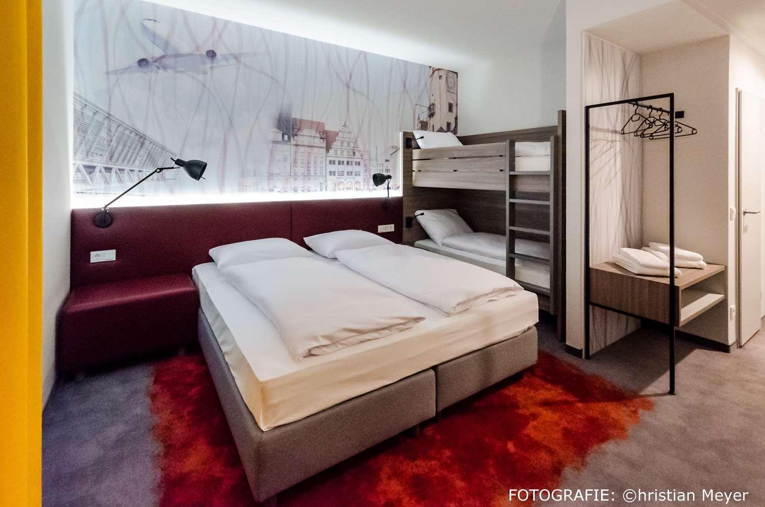 7 เดย์ พรีเมียม โฮเทล ไลพ์ซิชแอร์พอร์ต Hotel ชคอยดิทซ์ ภายนอก รูปภาพ